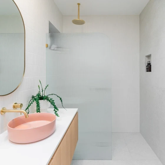 Fluted Radius Shower Screens 900mm - Left